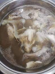 Potong dan biar di tepi (rendamkan dalam air dengan sedikit cuka untuk elak ia berubah. Resepi Sup Ayam Herbal Cina Resepi Merory Sedap Betul
