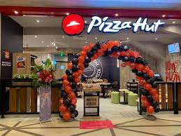 Bold mix of salmon fish with mozzarella cheese, cream cheese and tomatoes. Avenue K Finally Pizza Hut Is Now In Level Uc Of Avenue Facebook