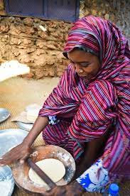 Mama Muntaz Making Chapati An Unleavened Flatbread From The Indian Subcontinent It Is A Common Staple Of Cuisine In South A Chapati People Of The World Kenya