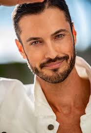 El estafador de Hollywood: ostentación, glamur y fraude (Serie de TV 2025) 