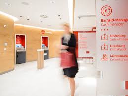 Konkret sollen 300 millionen euro im jahr eingespart. Serie Banking 2 0 Spendierhosen Fur Flagships Und Filialen Bank Austria Investiert 100 Millionen Euro Invidis