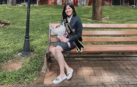 Tasya kamila diiringi jazz pianist nial djuliarso membawakan kembali lagu jangan takut gelap, ciptaan eross candra. Lulus Kuliah Di Tengah Pandemi Ify Alyssa Jalani Sidang Virtual Okezone Celebrity