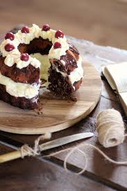Sahnewolkchen Ein Rezept Fur Saftigsten Donauwellen Gugelhupf Fur Ostern Geburtstage Kaffeetafeln Und Me Mini Gugelhupf Rezept Ostern Dessert Ideen Kuchen