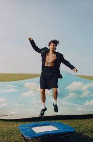 The official website of harry styles. Harry Styles Auf Dem Cover Der Us Vogue 10 Unerwartete Fakten Uber Den Musiker Vogue Germany