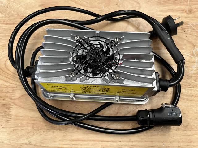 Fast Charger 10A