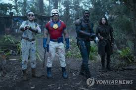 무비가이드 '더 수어사이드 스쿼드' 광기 넘치는 히어로들. Qlli4rqjdvunam