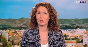 Le moindre faux pas et c'est l'accident industriel assuré pour tf1, alors que son jt de 13 heures fait largement la course en tête des audiences en rassemblant quotidiennement plus de 5 millions de français et 40. Jt 13h Faux Pas Pour Marie Sophie Lacarrau Sur Tf1 Julian Bugier En Profite Toutelatele