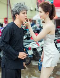 Cuối cùng, cô được 1 người trong. Ngá»c Trinh Máº·c Vay Ngáº¯n Sexy Khoe Vong 1 CÄƒng Tron Bao Hoa Háº­u Doanh Nhan