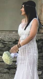 Διότι έτσι ξεκίνησαν και οι θερινές εξορμήσεις των πρωτευουσιάνων, προς τα ανεξέλεγκτα πανηγύρια ή τις τελετές (γάμοι, βαφτίσια κ.α.), δηλαδή σε εκδηλώσεις όπου δεν γνώριζε κανείς τους πραγματικούς. Oi Prwtes Fwtografies Apo To Mystiko Gamo Toy Stamath Gonidh Patras Events