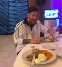 Los fragmentos del video son de su respectivo canal de twitch El Video Que Se Filtro Del Kun Aguero Y Messi Genero Cientos De Memes