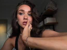 Ash Lee (@ashlyn.lee) • Instagram photos and videos