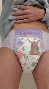 Overfilled Bulging Diaper Squish: Shemale Pissing Porn