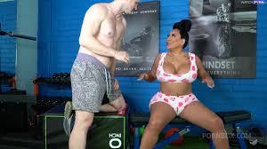 XXX Kiara Mia Curvy Milf Fucked By Her Gym Trainer