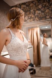 Wir von der braut lounge möchten den tag ihrer hochzeit zum wahrhaft schönsten tag in ihrem leben machen. Schlichte Brautkleider Standesamt Standesamt Kleid De