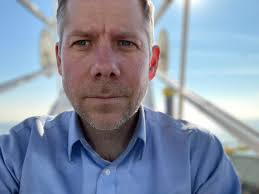 Aaron Stoller's Instagram, Twitter & Facebook