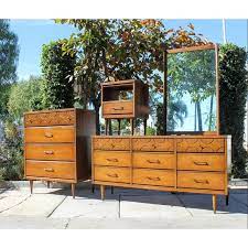 We have now placed twitpic in an archived state. 1950s Vintage Mid Century Modern Bassett Celebration Bedroom Set 4 Pieces Chairish