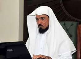 هو سلمان بن فهد بن عبد الله العودة من مواليد عام 1376 ه، وكان ميلاده في قرية البصر وهي قرية هادئة في الضواحي الغربية لمدينة بريدة من منطقة القصيم، وهو متزوج. Ø³Ù„Ù…Ø§Ù† Ø§Ù„Ø¹ÙˆØ¯Ø© Ø¨Ù…Ù„Ø§Ø¨Ø³ ØµÙŠÙÙŠØ© ÙˆØ³Ø· Ø§Ù„Ø«Ù„ÙˆØ¬ Ø´Ø§Ù‡Ø¯