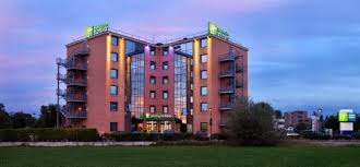 This hotel is 9.5 mi (15.3 km) from mgm northfield park and 15.4 mi (24.7 km) from stan hywet hall and gardens. Die 10 Besten Holiday Inn Hotels In Italien Booking Com