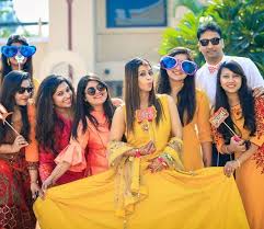 Create Memories With Your Bff Bridesmaids Photoshoot Ideas We Loved Bridesmaid Photoshoot Indian Wedding Photography Poses Bride Photoshoot