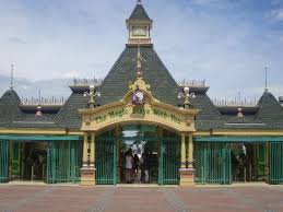 It's easy to wonder how one would go about rescuing you, to think and devise and plot out how to free you in a blaze of glory, intrigue, adventure. Enchanted Kingdom Is A Total Waste Of Time Energy Money Reviews Photos Enchanted Kingdom Tripadvisor