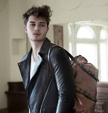 Francisco was born in curitiba, brazil, a southern brazilian city where many of the residents have a european background. Francisco Lachowski Ehefrau Vermogen Grosse Tattoo Herkunft 2021 Taddlr