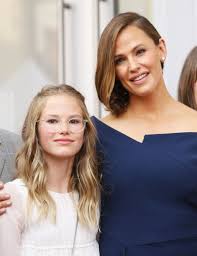 After her supporting role in pearl harbor (2001), she gained recognition for her performance as cia officer sydney bristow. Twins See Jennifer Garner S Mini Me Daughter Violet Through The Years Jennifer Garner Hair Jennifer Garner Celebrity Kids