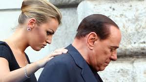Berichten italienischer zeitungen zufolge hat er sich mit seiner. Silvio Berlusconi Seine Junge Verlobte Ist Fur Ihn Da Bunte De