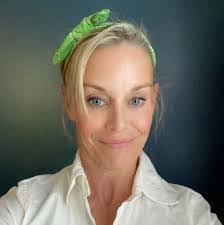 Dina Dean's Instagram, Twitter & Facebook