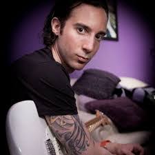 Jared Elliot's Instagram, Twitter & Facebook