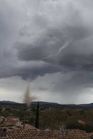 Danke auch an 250 zuschauer in der motoballarena kierspe. Unwetterzentrale On Twitter Gestern Tornado In Frankreich Tornados Sind Gar Nicht So Selten In Deutschland Treten Im Durchschnitt Jahrlich 2 Bis 3 Dutzend Tornados Auf Tornados Sind Bei Schauer Und Gewitterwolken Moglich