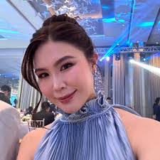 Nina Beam's Instagram, Twitter & Facebook