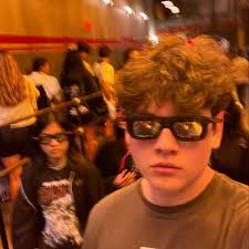 Why dont pictures like this ever trend😢😢