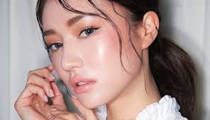 Korean Makeup Trends 2020 Base Eyes And Lips Looks To Try New Shade You Must Have Daily Vanity Asian Makeup Makeup Trends Korean Makeup