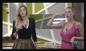 Dopo aver troncato con il suo fidanzato, cecilia rodriguez si è gettare tra le braccia di moser, tra i due ragazzi è esplosa la passione. Cecilia Rodriguez Ci Ricasca Doccia Hot Al Grande Fratello Vip Con Bidet In Diretta Ultime Notizie Flash