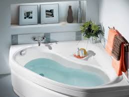 La baignoire se fait toute petite elle decoration. Baignoires D Angle 10 Exemples D Integrations