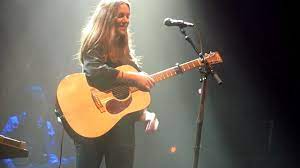Under hösten/vintern 2019/2020 ger sig melissa horn ut på en stor nordisk turné med närmare 50 datum. Melissa Horn Oslo 2011 10 27 Falla Fritt Youtube