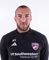 Eric Dade's Instagram, Twitter & Facebook