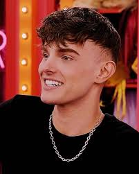 Who else is excited for THE SNATCH GAME?! 🤭 Be sure to tune in to MTV this  FRIDAY at 8pm for an all-new episode of #DragRace 🌟✨ Also you can catch me