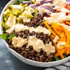 Deswegen habe ich letzte woche mit dem dressing herumexperimentiert und so ordentlich kalorien eingespart. Big Mac Salad Low Carb Keto Gimme Delicious