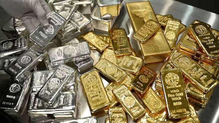 Gold-Silver Price Crash: बजट के दिन भूचाल... चांदी झटके में ₹27000 सस्ती, सोना भी 9000 रुपये फिसला - Gold Silver Price Crash on Budget Day Check 10 gram 24 karat gold rate tutc - AajTak