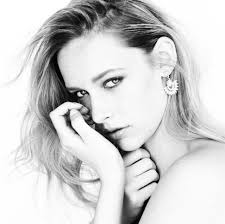 ABIGAIL SHIELDS MODELING — Joy wong