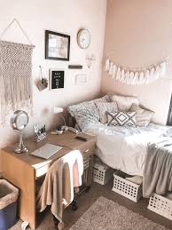 Pin By Priscilla Cisneros On Room Deco College Bedroom Decor Cozy Dorm Room Dorm Room Designs