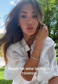 French girl summer. #frenchgirlstyle #style #vacationoutfits