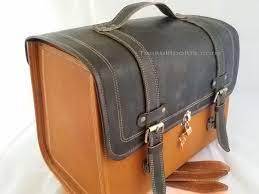 Vespa Leather Top Case Ini Cocok Untuk Anda Jadikan Sebagai Koleksi Atau Souvenir Perjalanan Dengan Motor Vespa An Motorcycle Bag Vespa Vintage Vespa Scooters