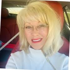 Lynn Dimarco's Instagram, Twitter & Facebook