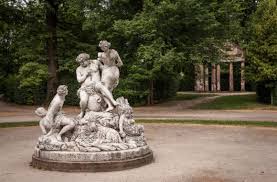 Palazzo della pilotta e parma 4 il palazzo della pilotta è un complesso monumentale la cui costruzione fu iniziata nel 1583 da ottavio farnese che voleva farne, semplicemente, un'appendice del vicino palazzo ducale. Parco Ducale Parma Storico Parco Della Citta Di Parma
