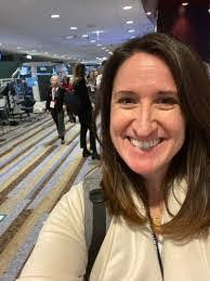 Darien Mills's Instagram, Twitter & Facebook