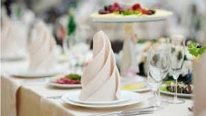 ١٥ طريقة مميزة لطي مناديل السفرة