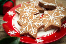 I frollini di natale con le spezie sono un magnifico mezzo per entrare nella suggestiva aria festiva. Biscotti Di Natale Al Pan Di Zenzero Glassati All Acqua Ricetta Senza Burro