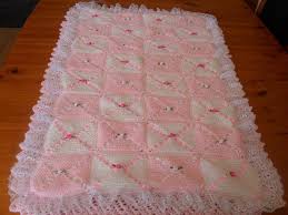 Bebek çeyiziniz ya da bebek sepetiniz hazırlanırken olmazsa olmazlar arasında yer alır elbette bebek battaniyeleri. Orgu Bebek Battaniye Modelleri Leylara Her Sey Burada